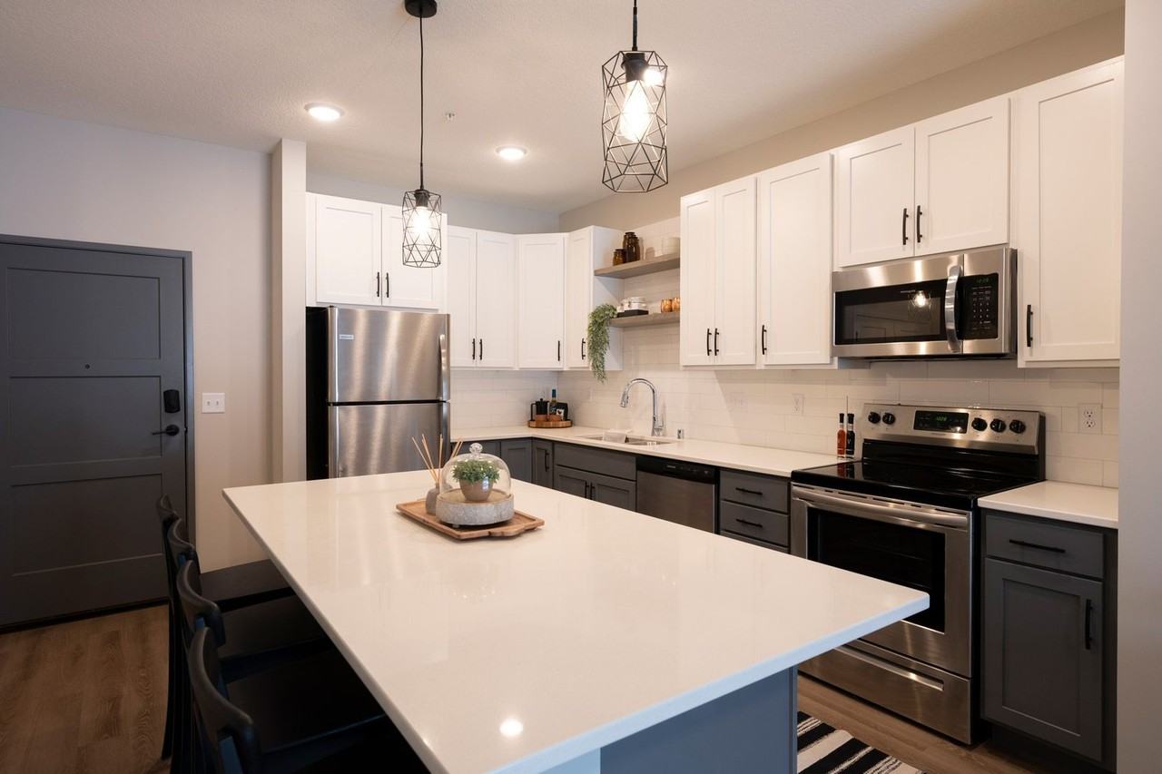 13958 Edgewood Ave - Photo 4 of 50