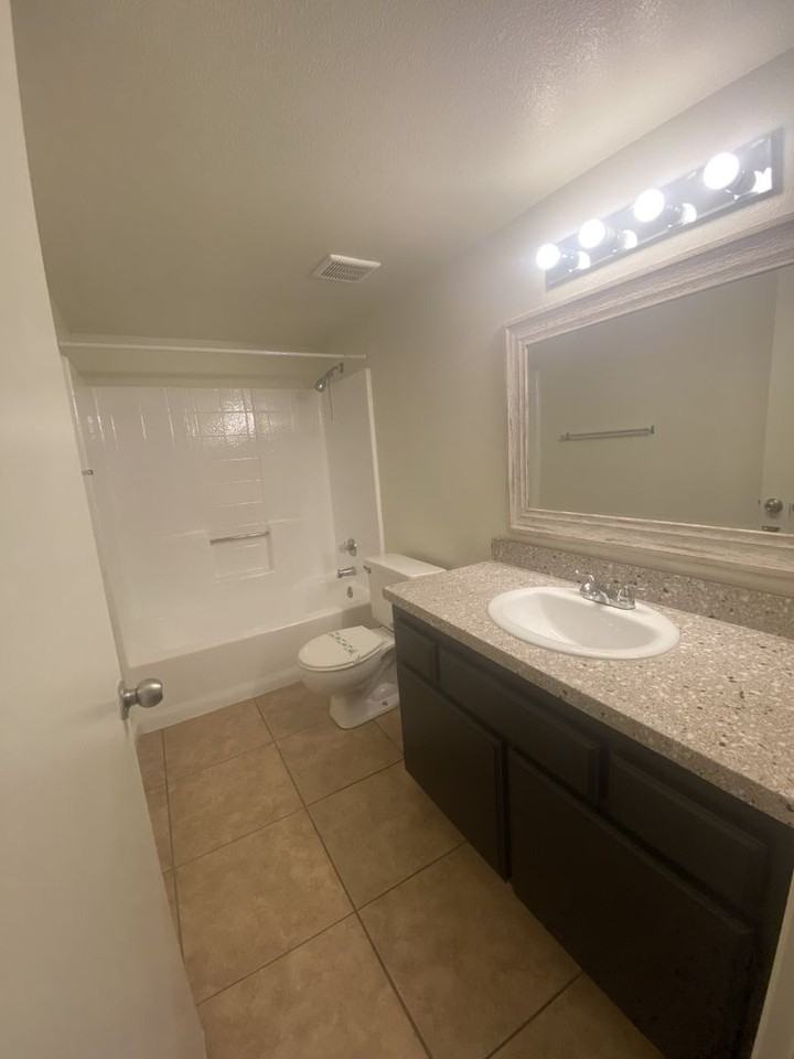 Shadow Ridge Apartments - Photo 5 of 50