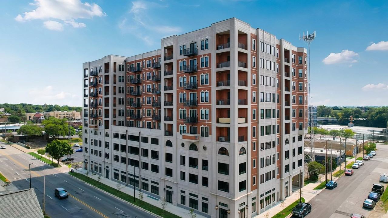 300 East Apartments - Photo 7 of 50