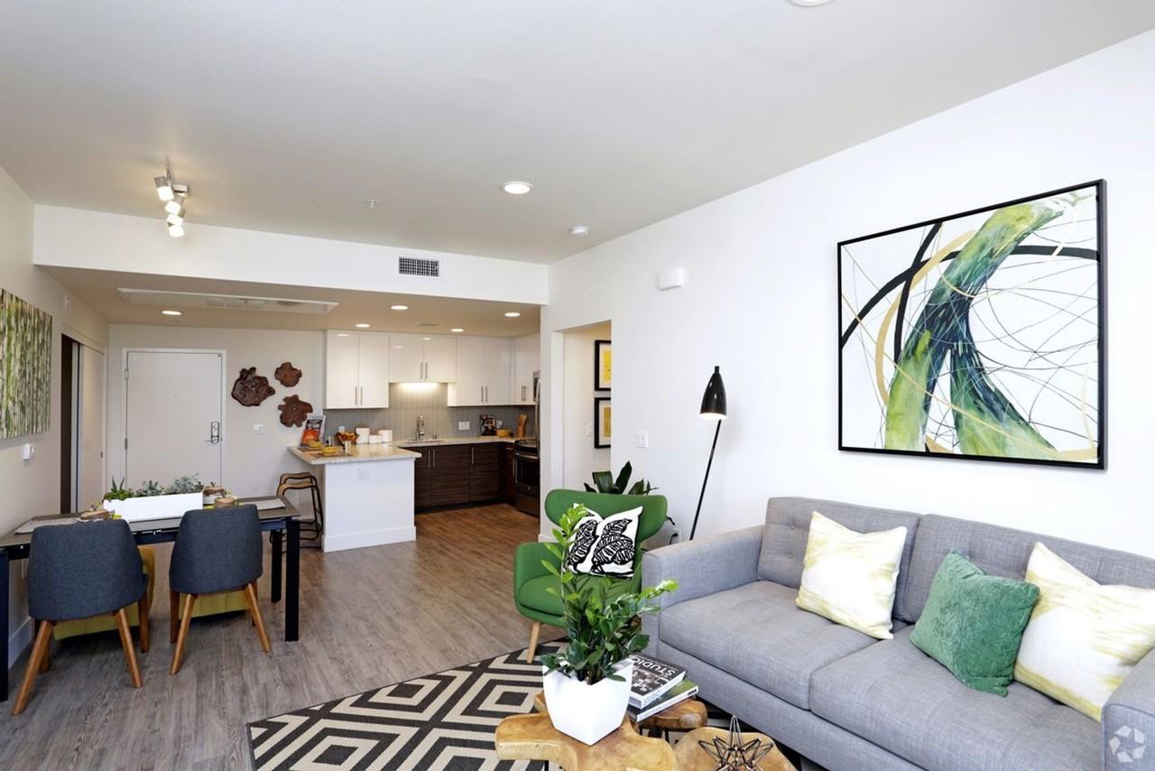 Del Oro On Broadway - Photo 3 of 50