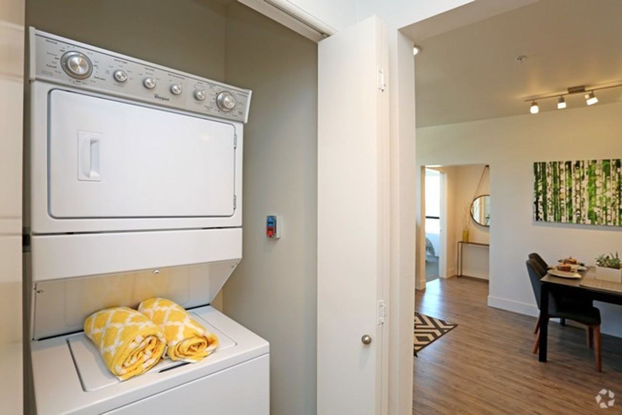 Del Oro On Broadway - Photo 5 of 50