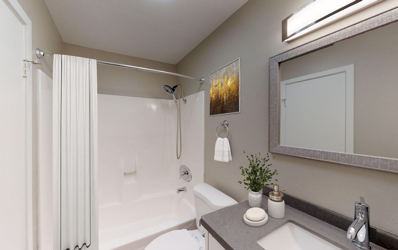 Fleetwood - Photo 7 of 42