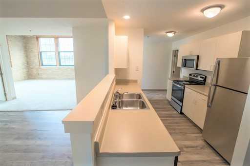 913 N. Spring Street - Photo 3 of 50