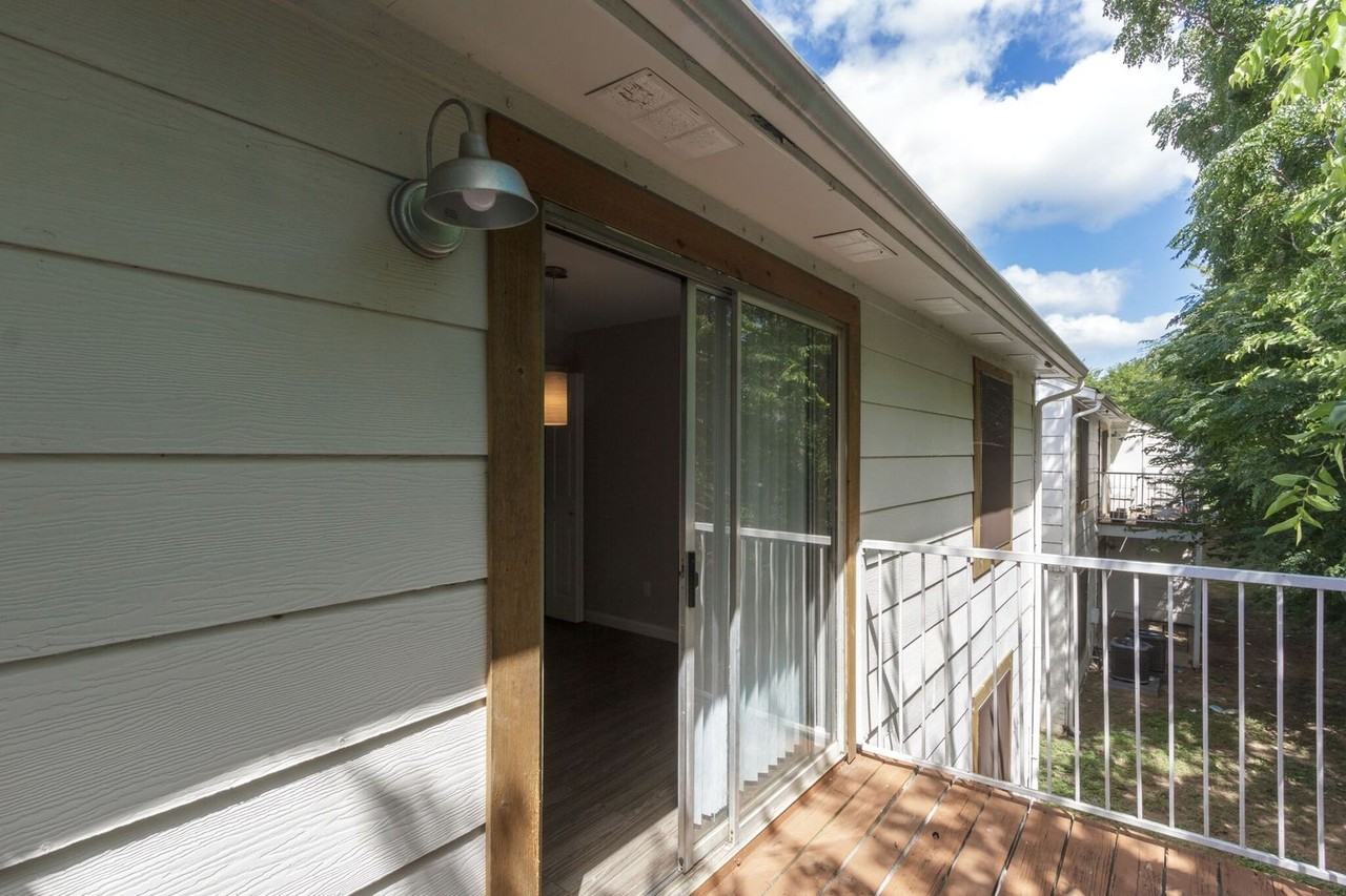 The Curve - Photo 2 of 50