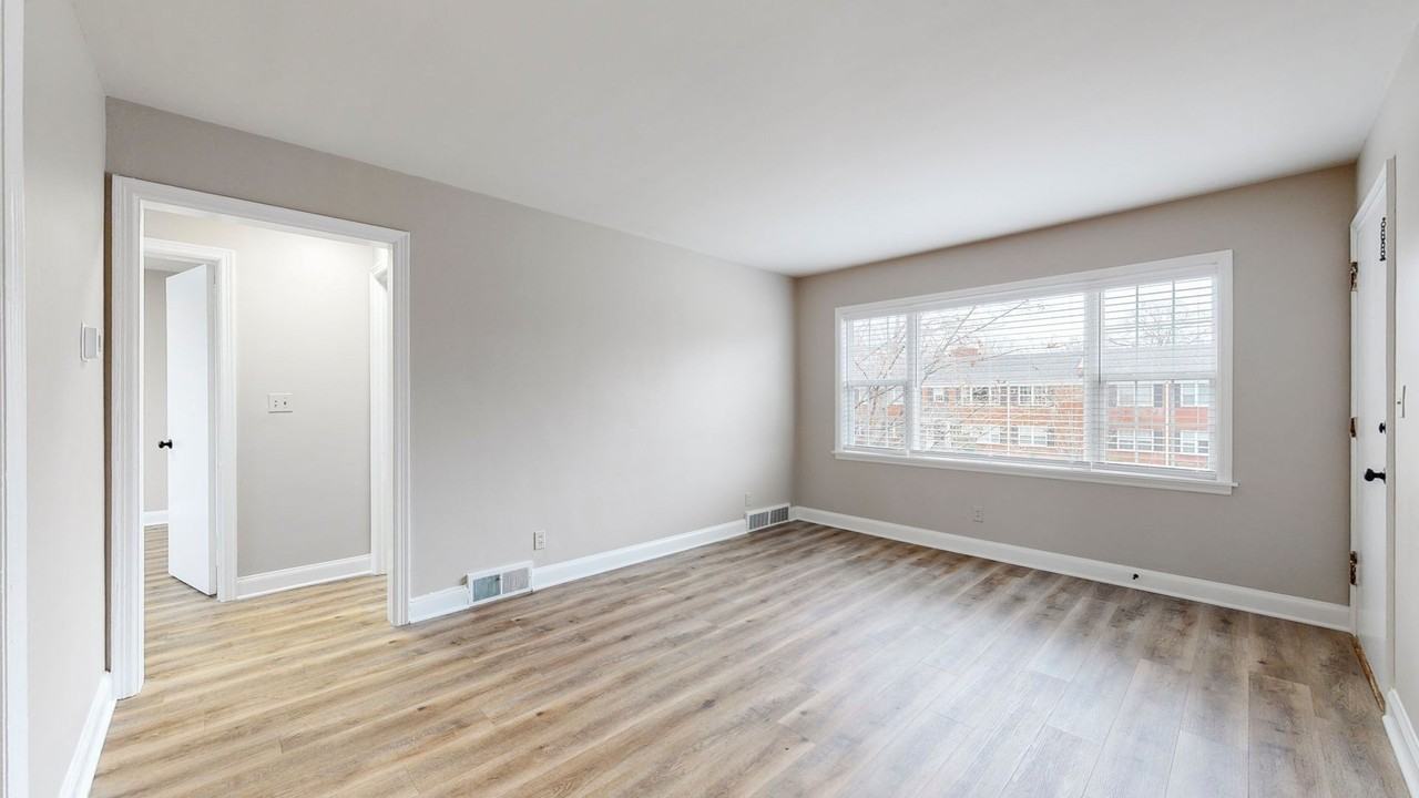 2 Bedroom completely renovated on Chenoweth Lane - Photo 2 of 29