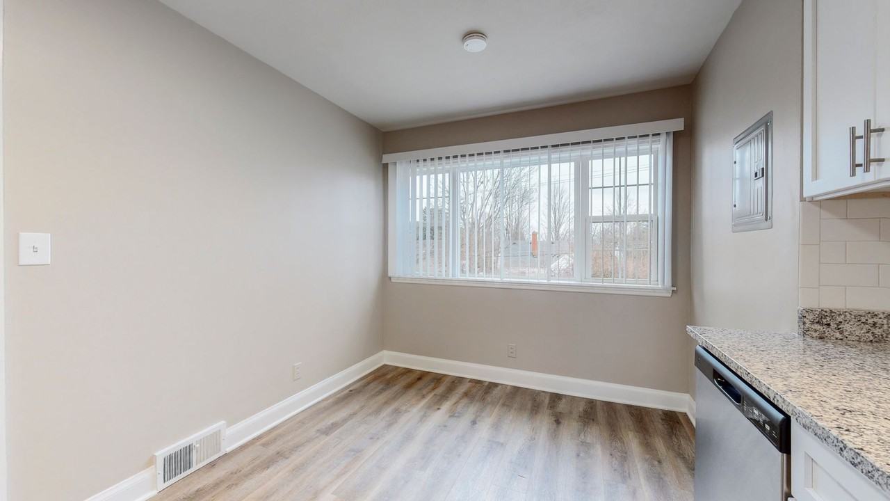 2 Bedroom completely renovated on Chenoweth Lane - Photo 3 of 29