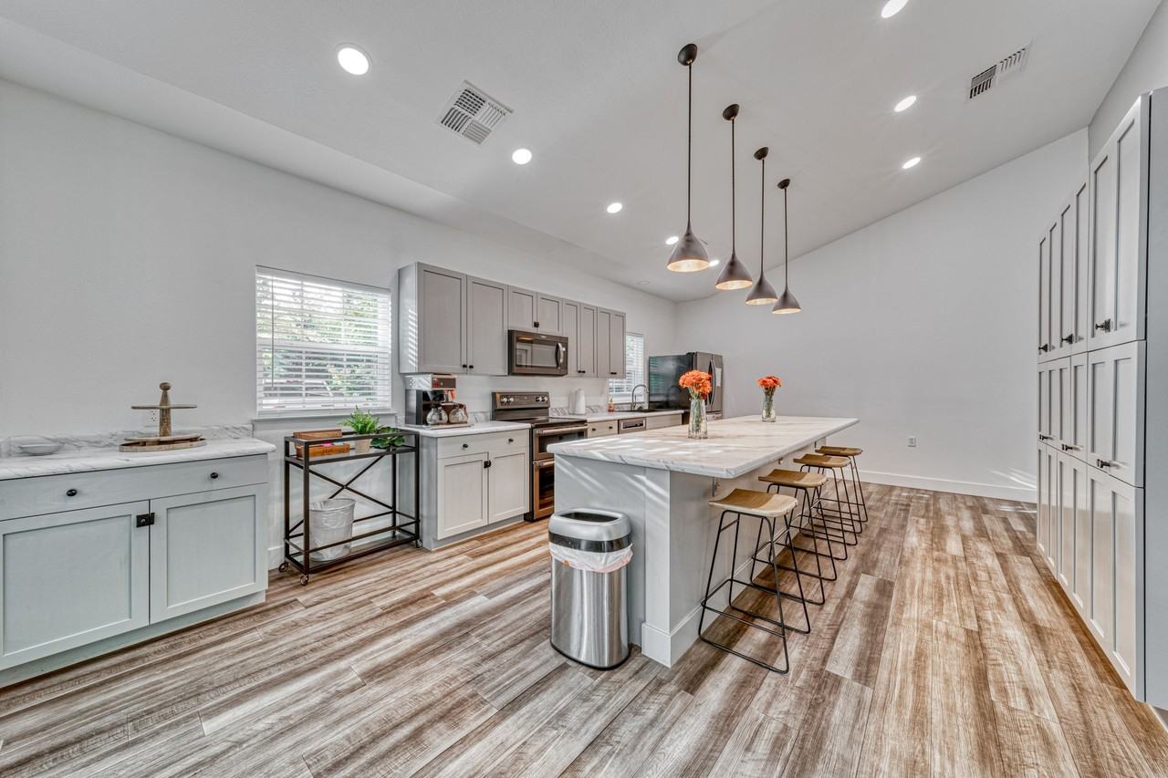 1661 Forest Avenue Apartments - Photo 5 of 50