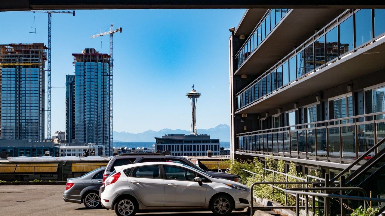 Viewmont Apartments | SPECIAL OFFER: Second Month FREE RENT! - Photo 3 of 38