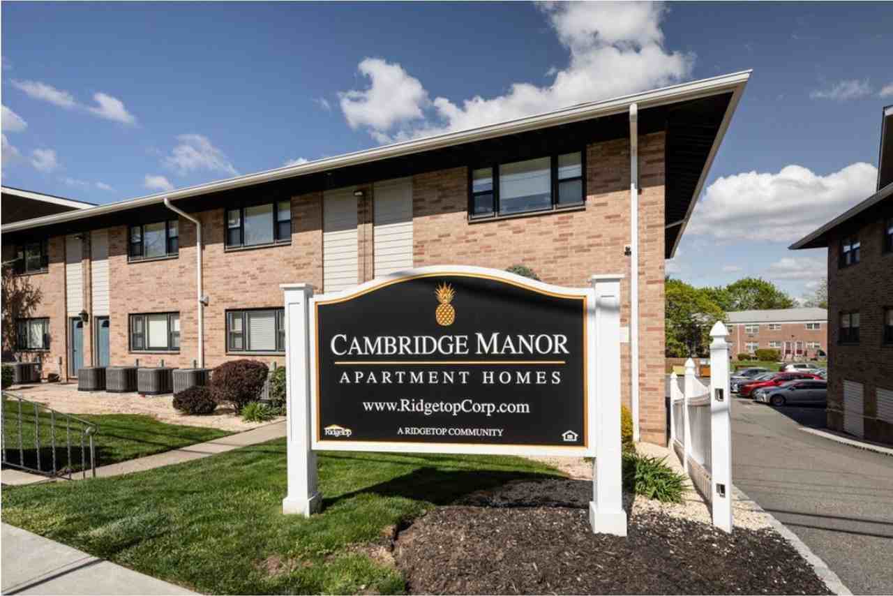 Cambridge Manor - Photo 2 of 42