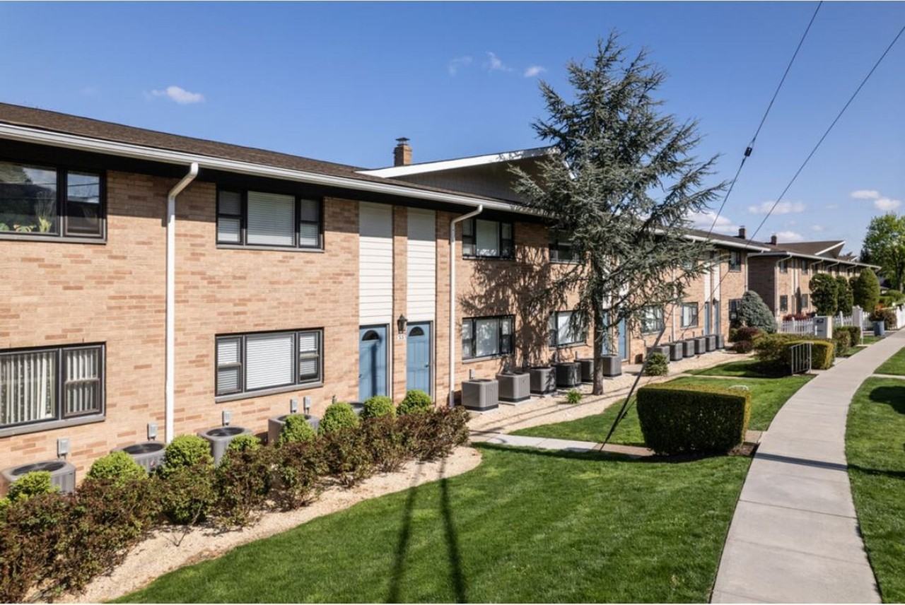 Cambridge Manor - Photo 5 of 42