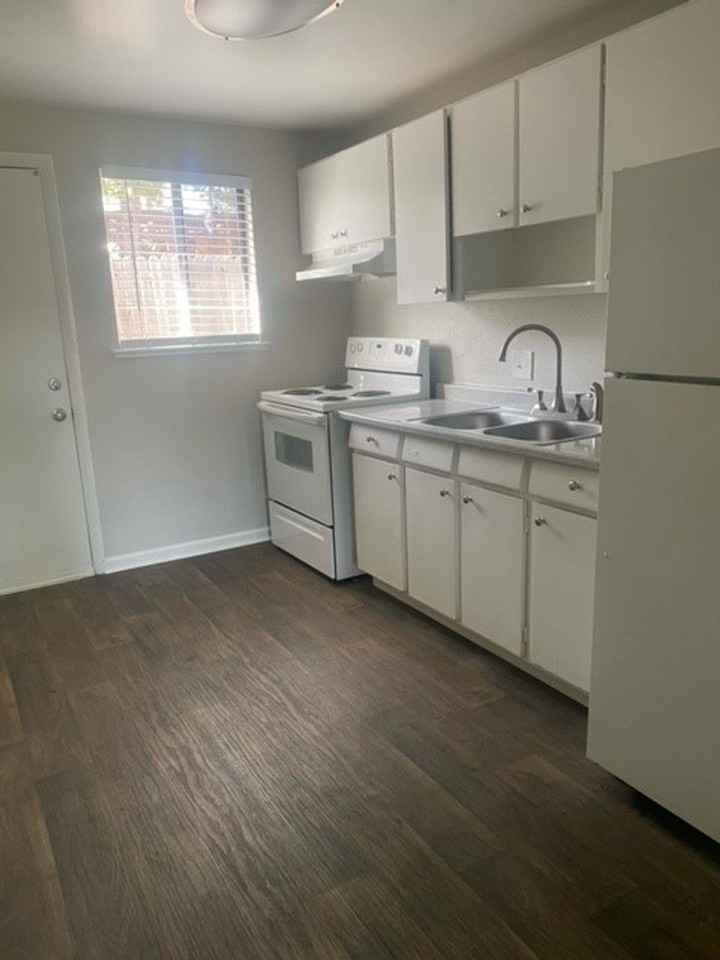 44th Place Apartments - Photo 3 of 9