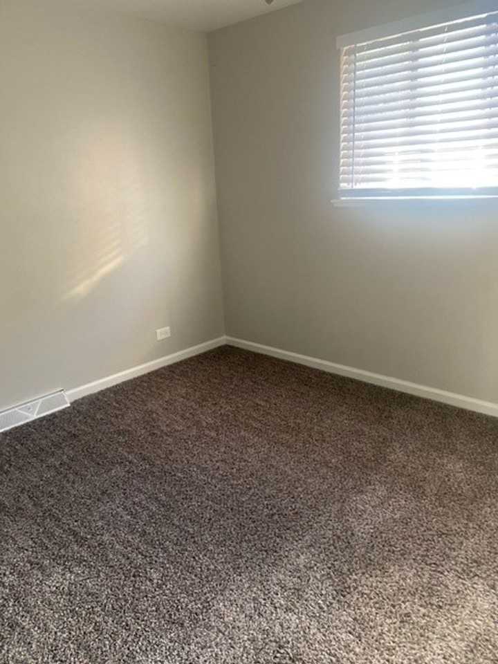 44th Place Apartments - Photo 4 of 9