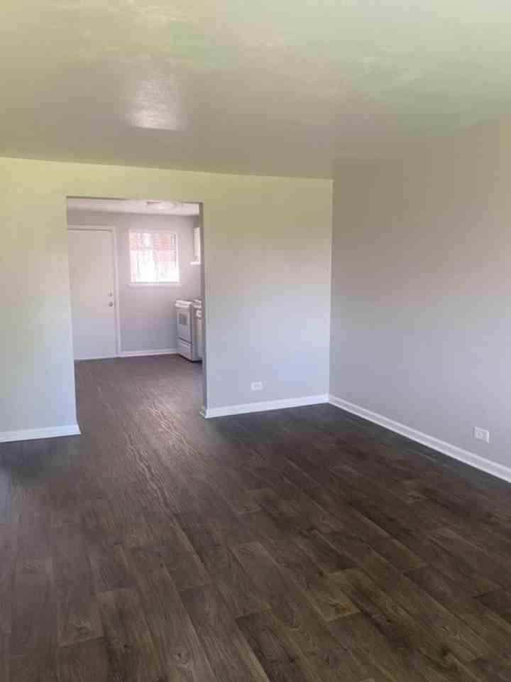 44th Place Apartments - Photo 2 of 9