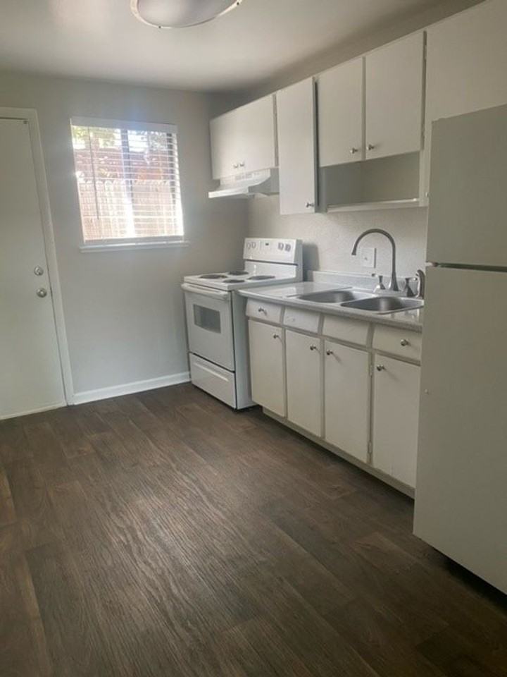 44th Place Apartments - Photo 3 of 9