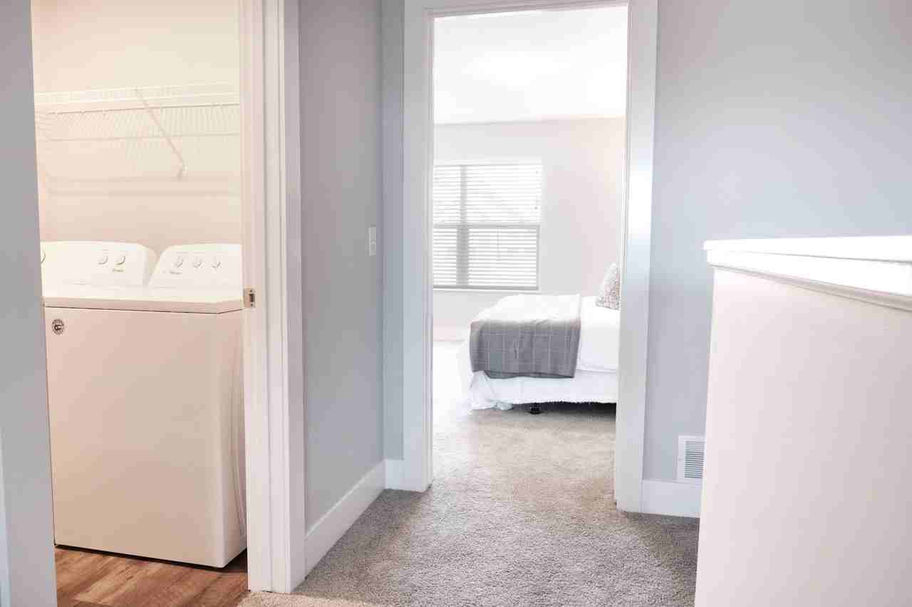 1040 Spaulding Ave SE - Photo 7 of 12