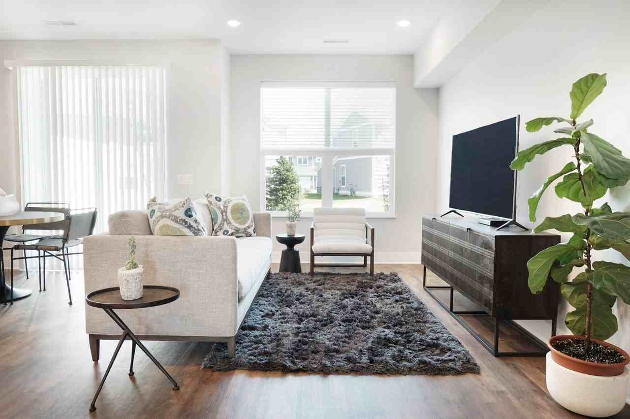 1040 Spaulding Ave SE - Photo 7 of 11