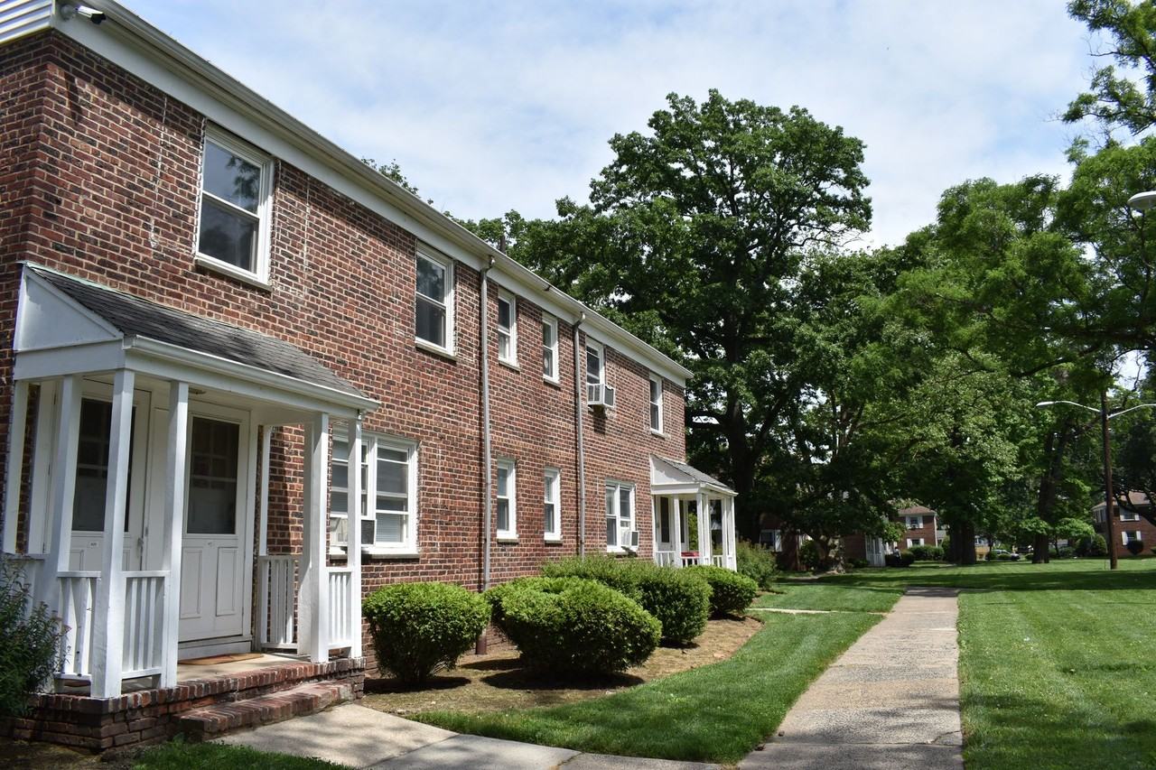 Blair Beacon Apartment Homes - Photo 2 of 22