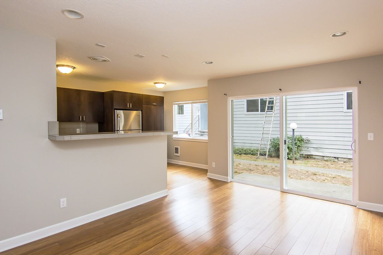 2720 SW Spring Garden St. - Photo 4 of 11