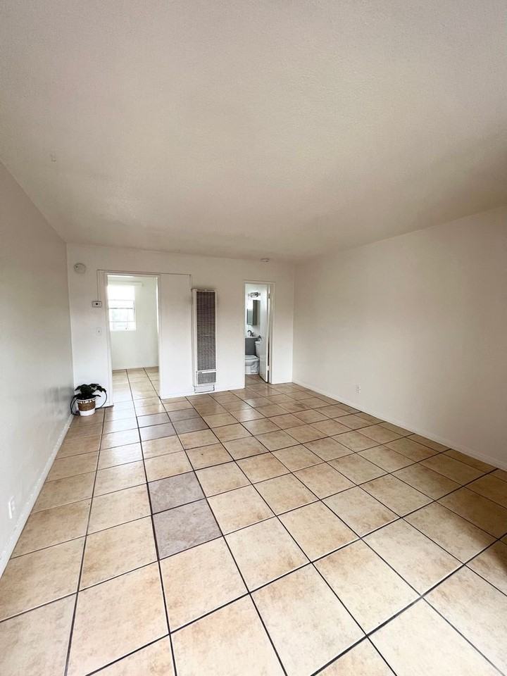 HAWTHORNE WAY - Photo 2 of 8