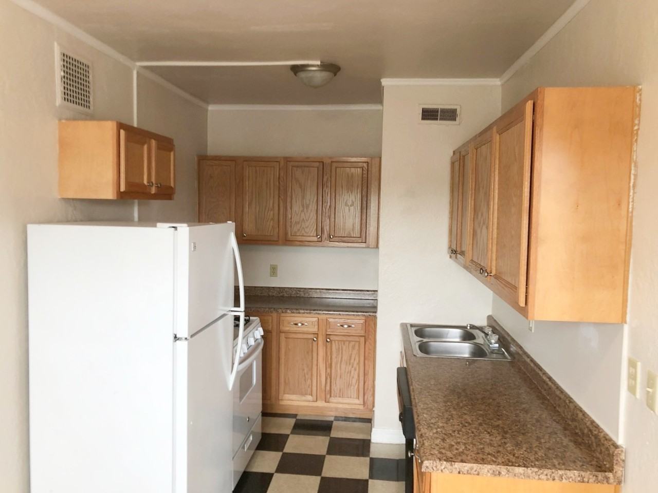 Barrington Apartments - Photo 4 of 38