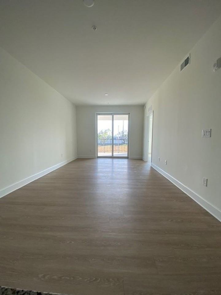 San Carlos Apartments. 1 Month Rent Free. Apply Today. - Photo 6 of 46
