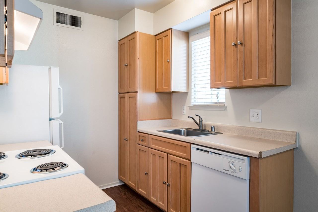 Cedar Springs Apartments - Photo 6 of 26