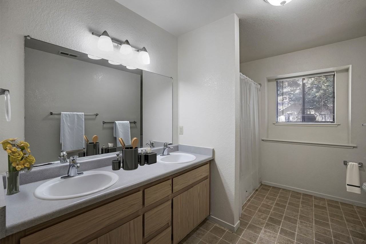 Pomona West Student Apartments - Photo 6 of 50