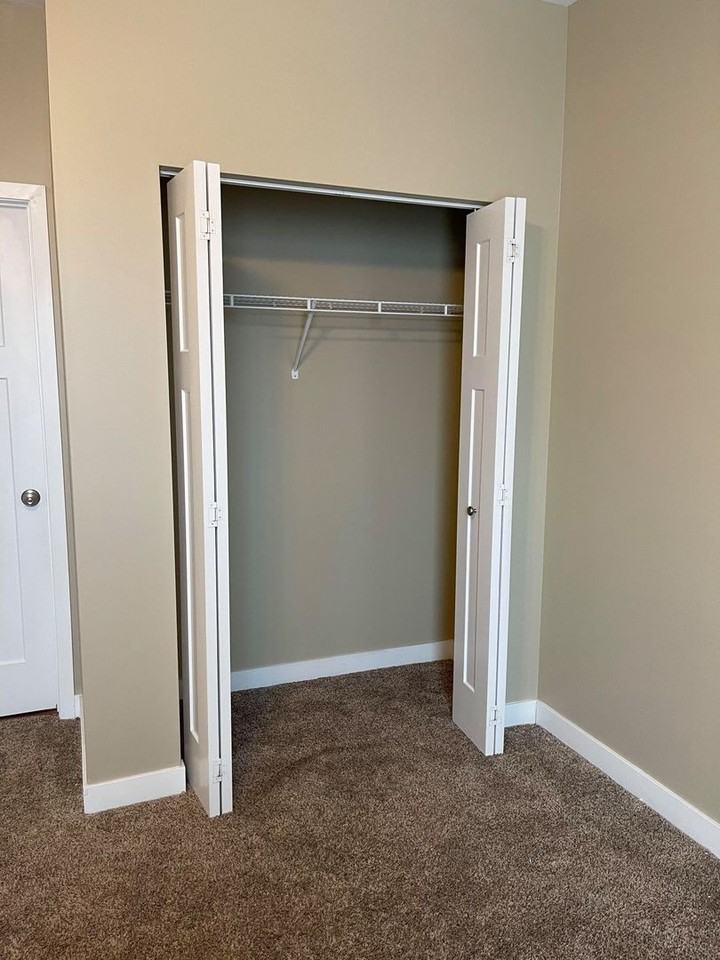 Brookview Terrace - Photo 7 of 27