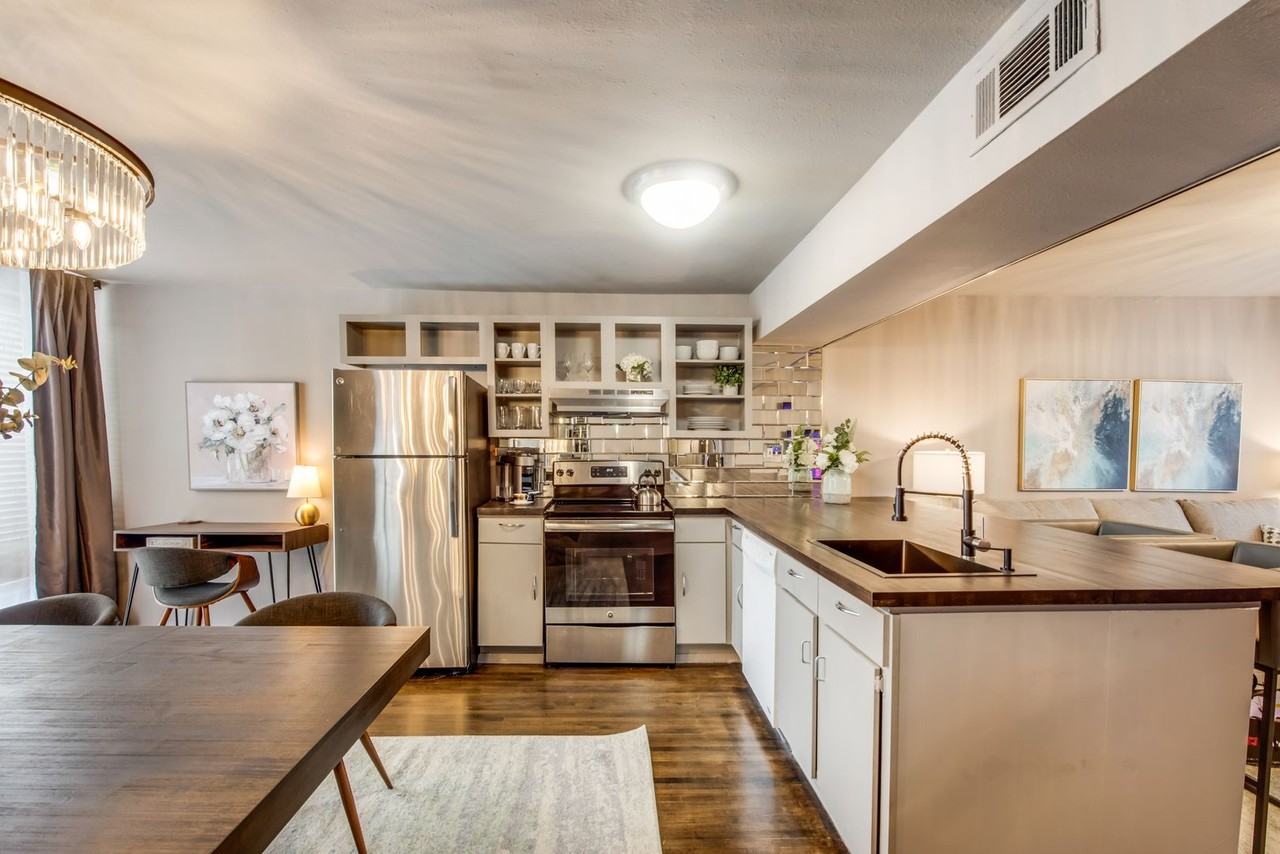 Fox Trott - Photo 5 of 50