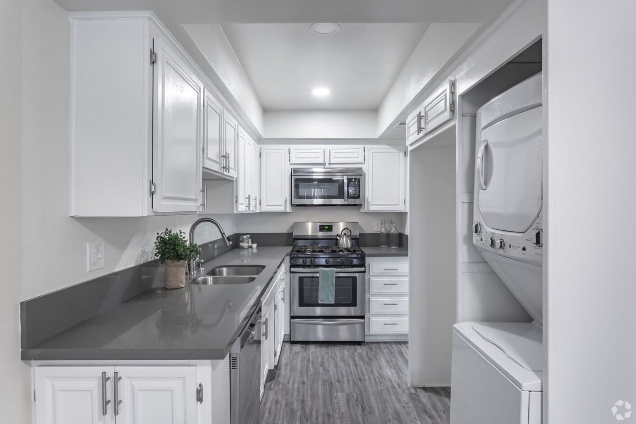 5505 Zelzah - Photo 2 of 5