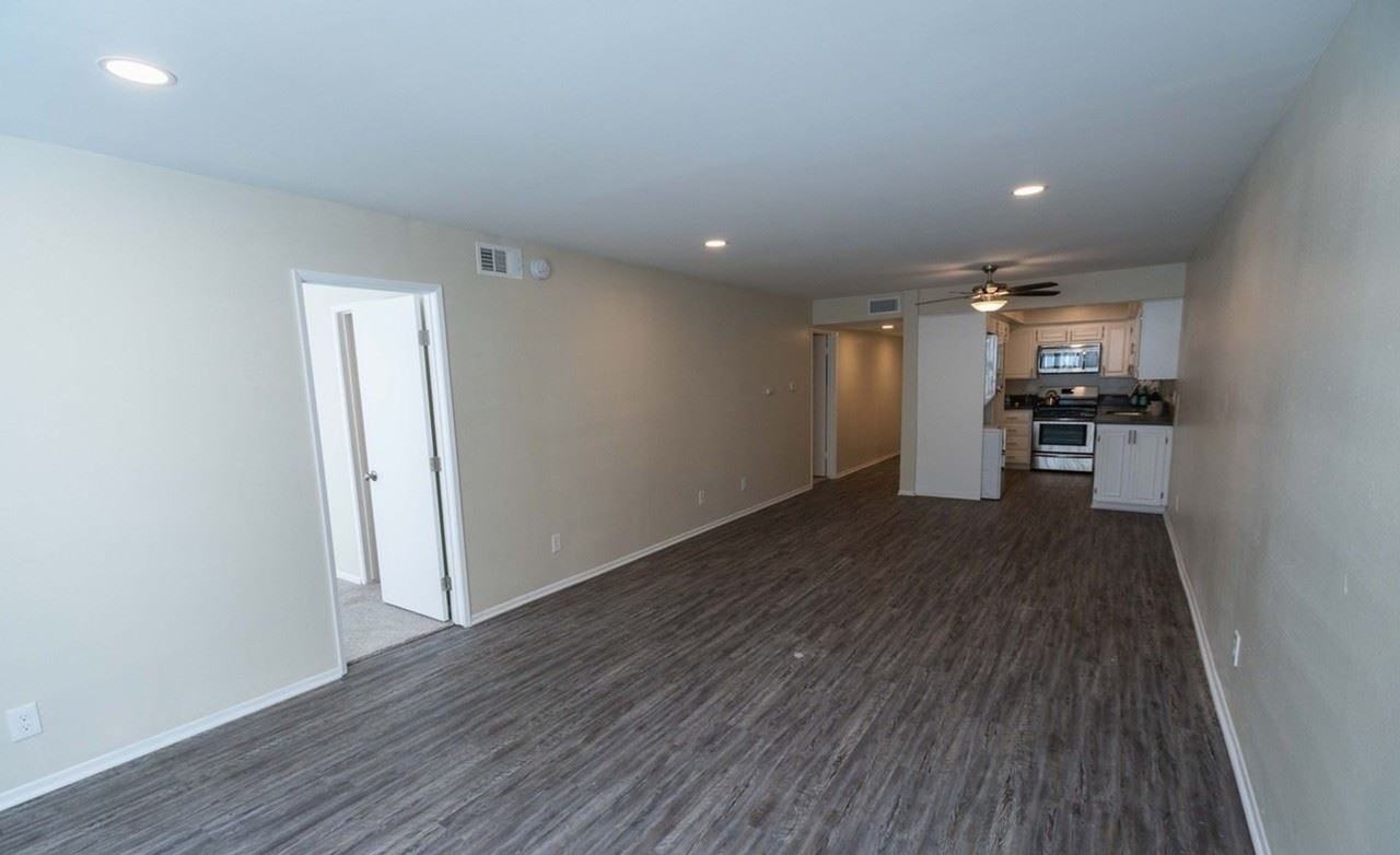 5505 Zelzah - Photo 3 of 5