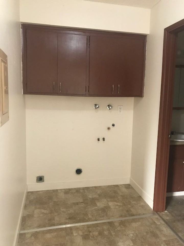 1 and 2 bedroom apartments near Clark College!! - Photo 5 of 10