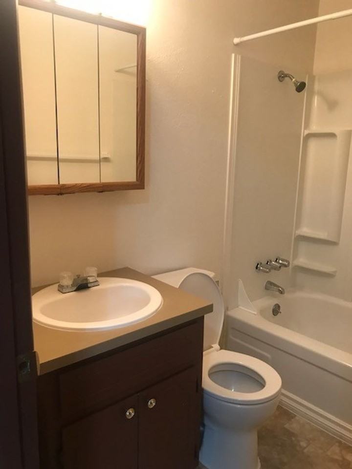 1 and 2 bedroom apartments near Clark College!! - Photo 7 of 10
