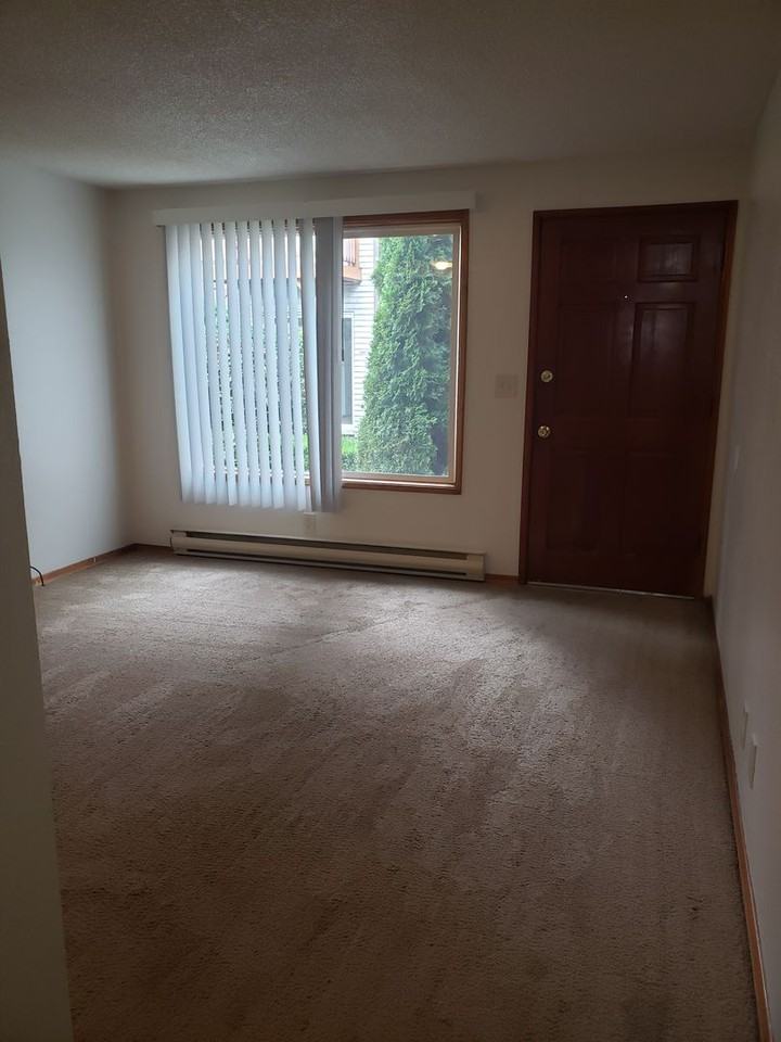 Beautifully Landscaped 1 and 2 bedroom apartments - Photo 5 of 21