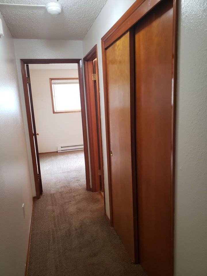 Beautifully Landscaped 1 and 2 bedroom apartments - Photo 7 of 21