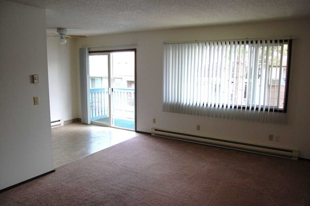 Beautifully Landscaped 1 and 2 bedroom apartments - Photo 4 of 21