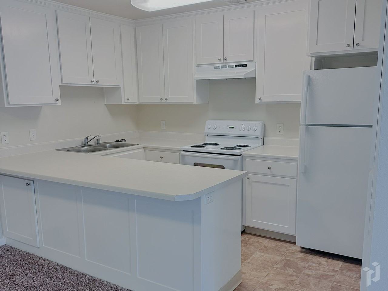 Tuscan Villa Apartments - Photo 6 of 24