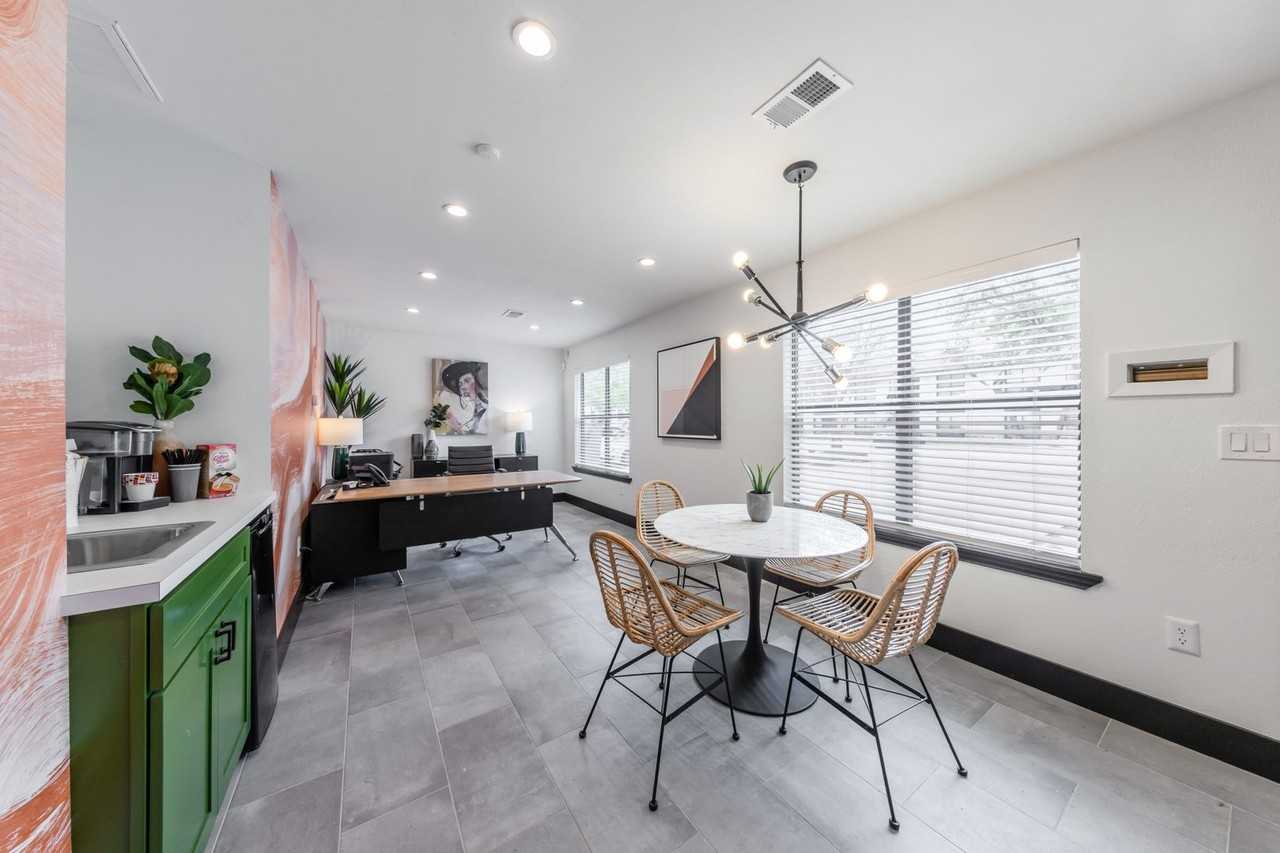 El Monty Apartments - Photo 5 of 50