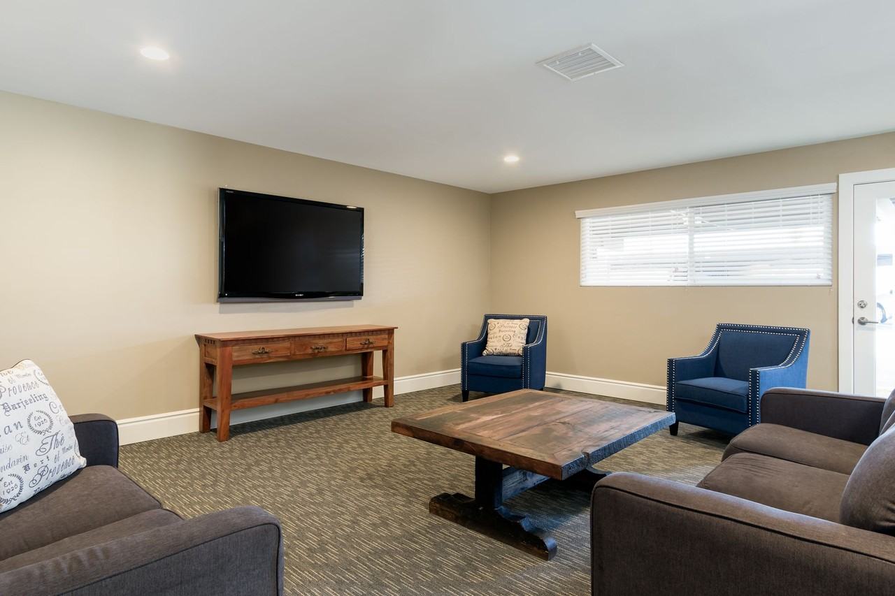 Casa Grande Apartments - Photo 3 of 43