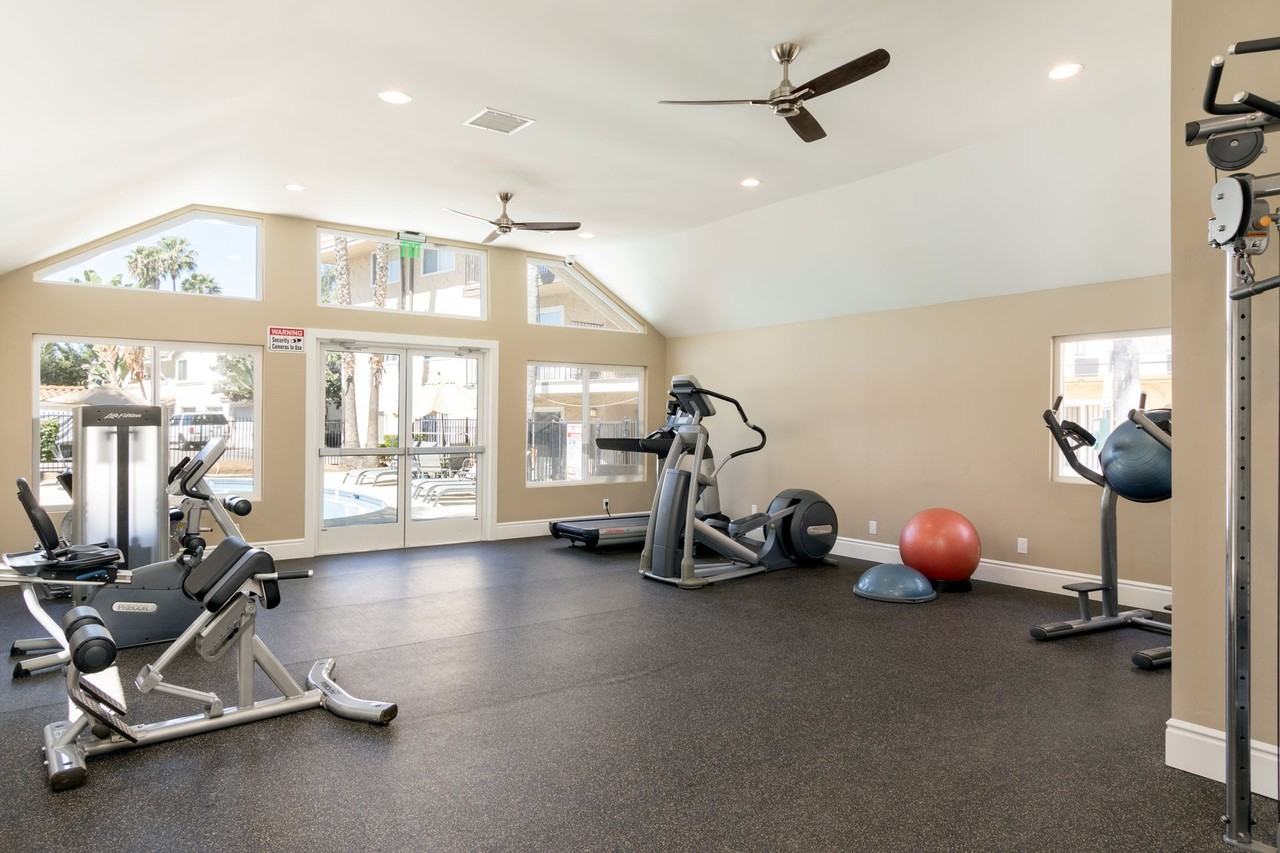 Casa Grande Apartments - Photo 4 of 43