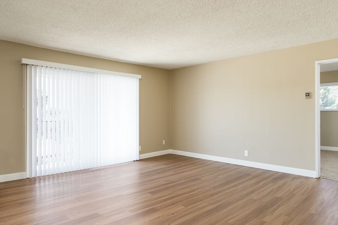 Casa Grande Apartments - Photo 5 of 43