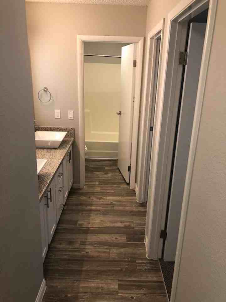 1525 Pinto Lane - Photo 4 of 30