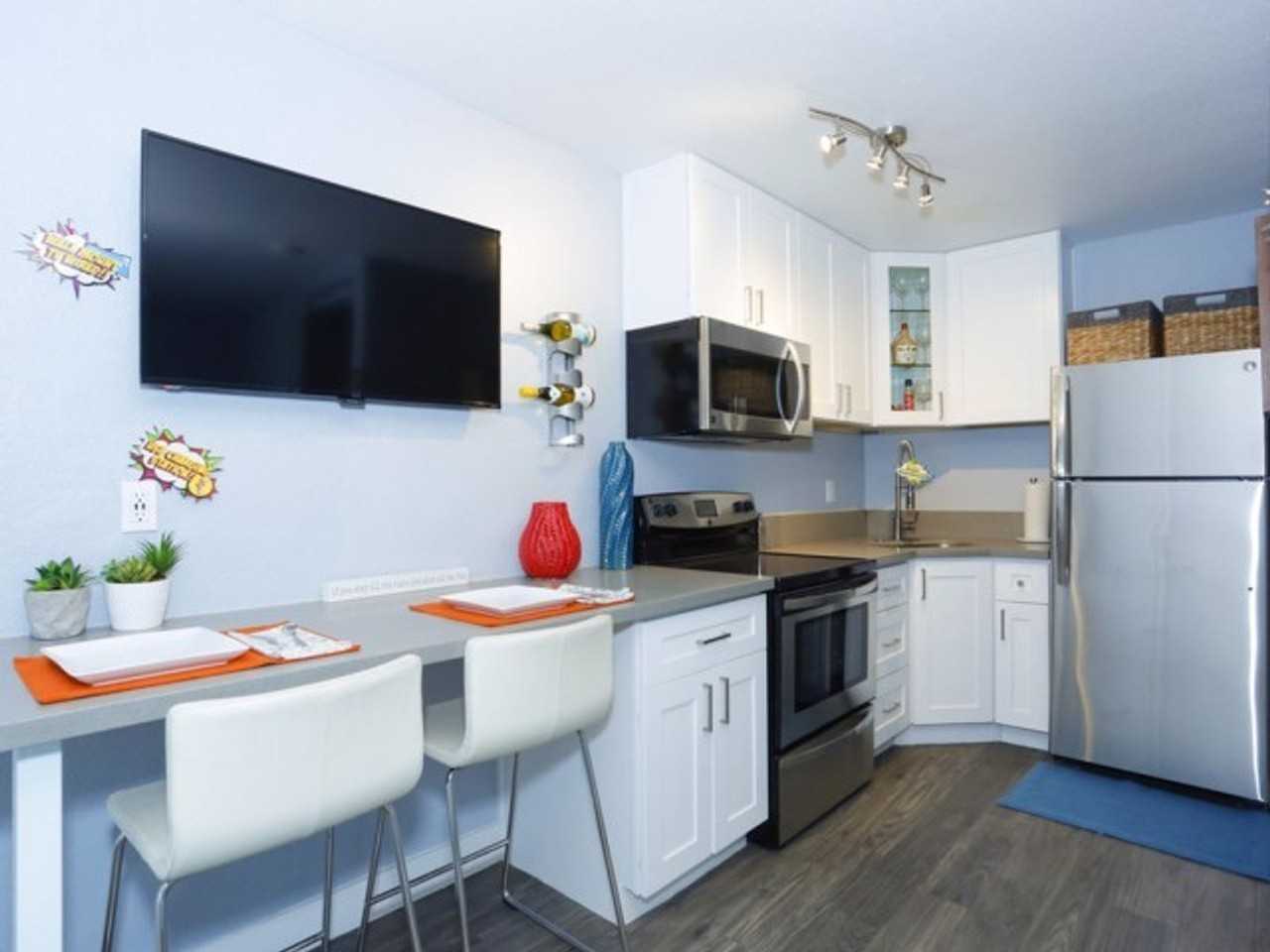 150 Hoover Ave - Photo 3 of 26