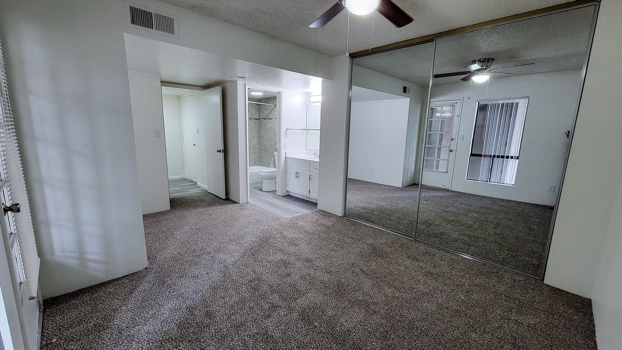 8445 North 23rd Avenue - Photo 2 of 33