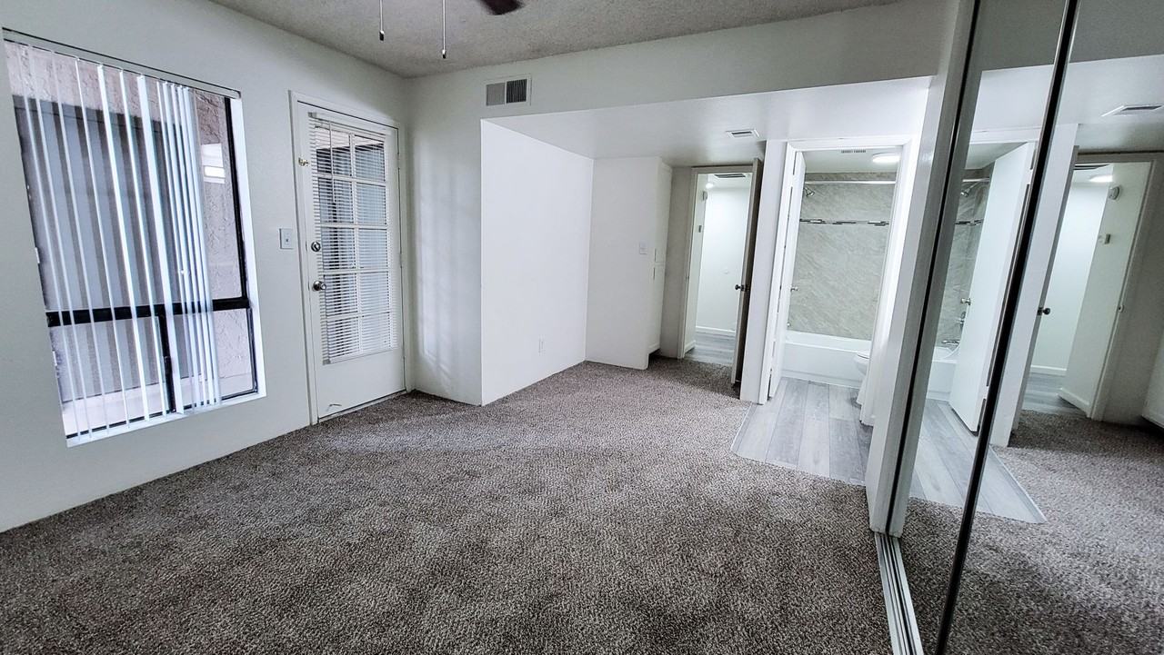 8445 North 23rd Avenue - Photo 3 of 33