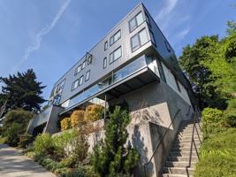 featured image of 3939 Sw View Point Ter