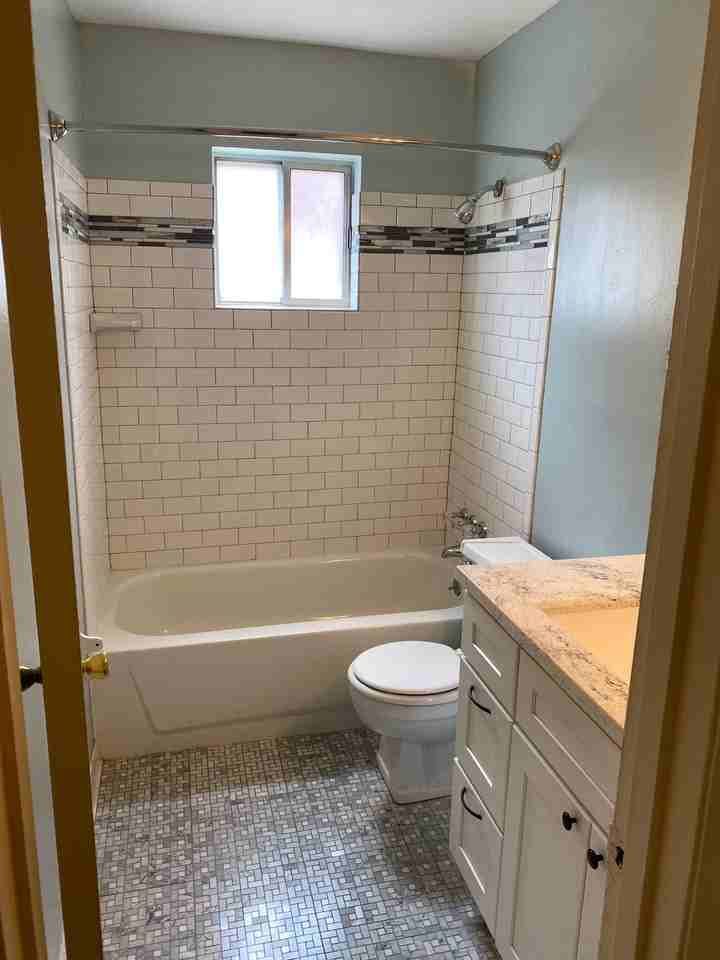 Perfect Midtown Location - Photo 3 of 27