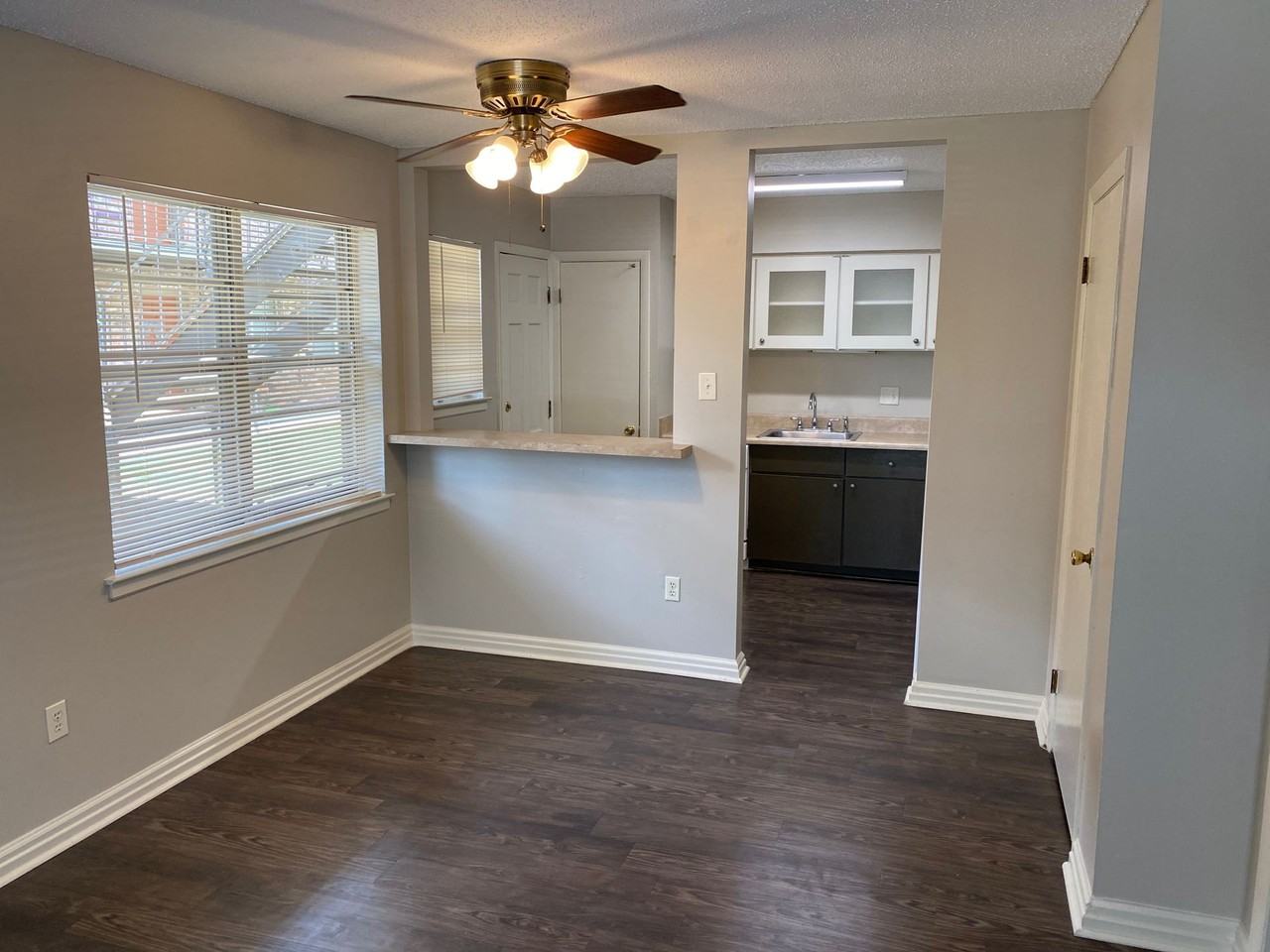 Perfect Midtown Location - Photo 4 of 27