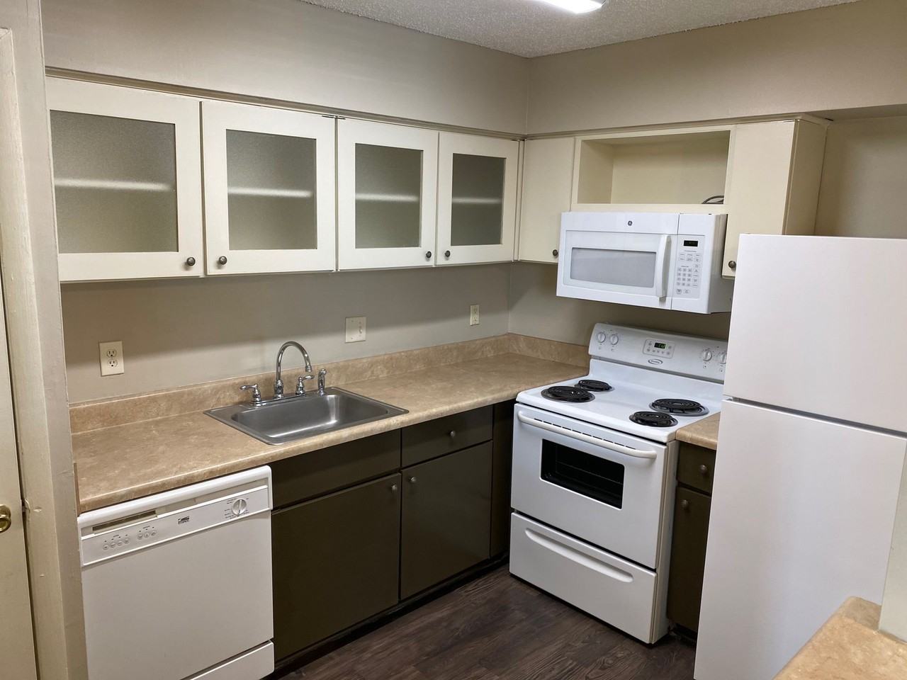 Perfect Midtown Location - Photo 6 of 27