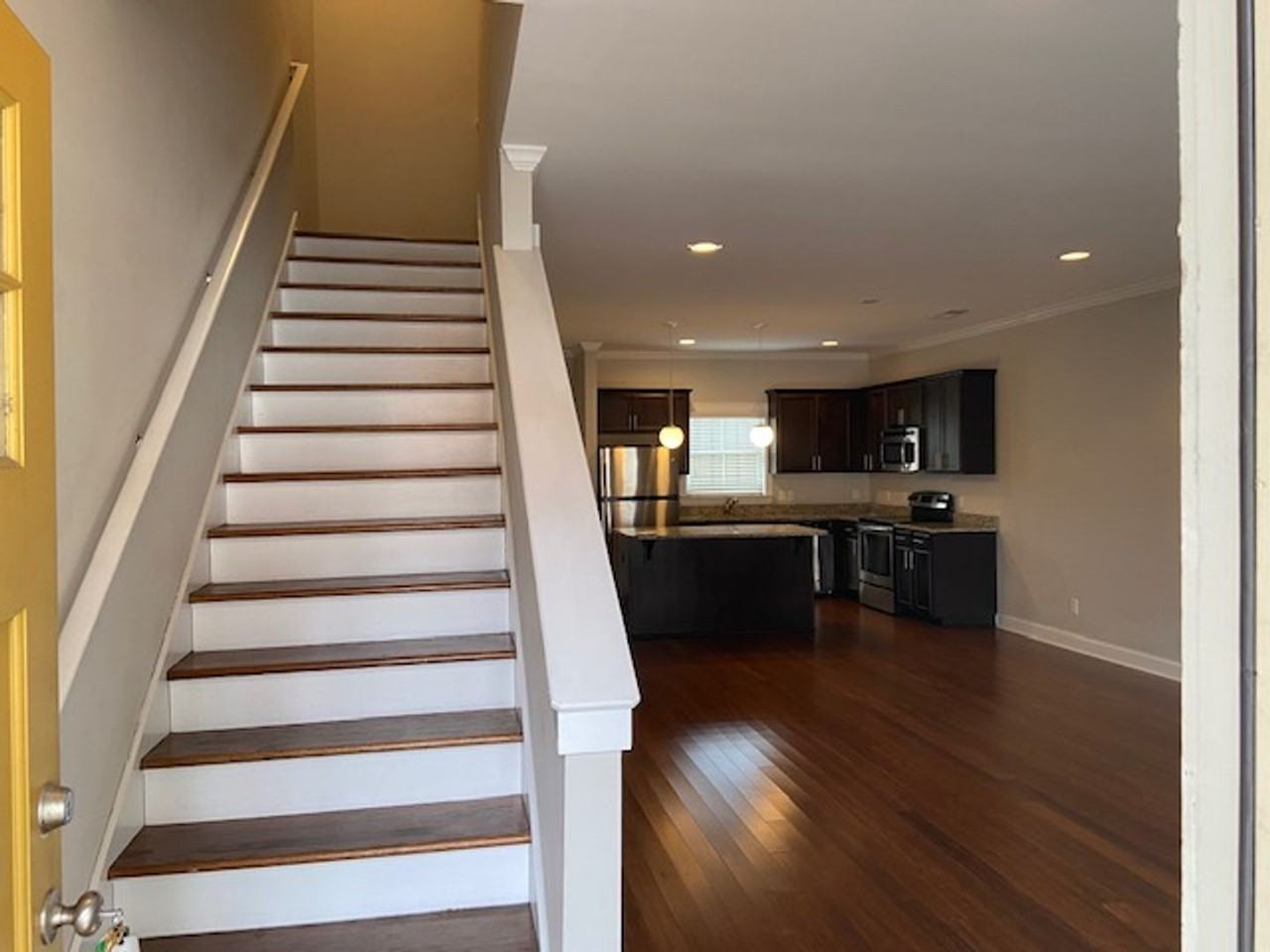 607 E Broad St - Photo 6 of 13